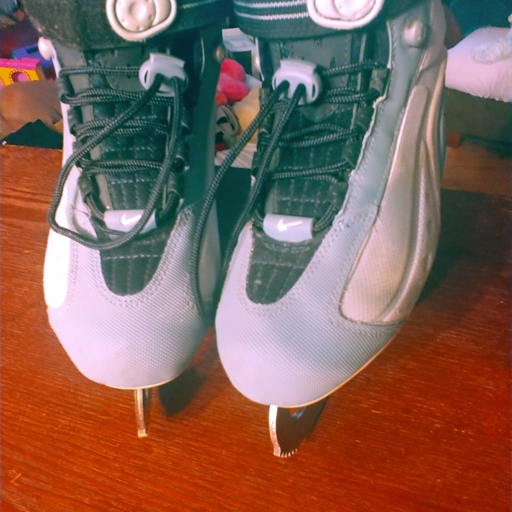 Nike L.Lbean ice skates